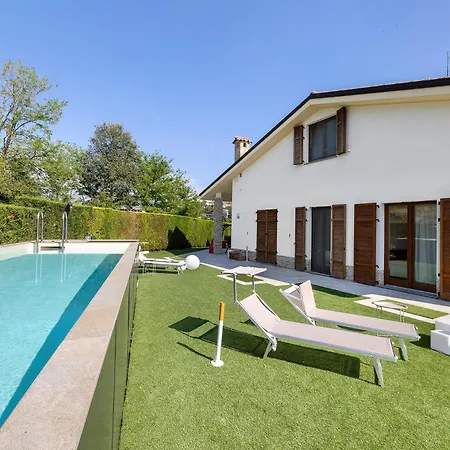 In Langa Villa